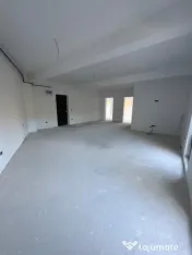 Apartament 3 camere la parter cu grădină de 96 mp și loc 