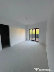 Apartament 3 camere la parter cu grădină de 96 mp și loc 