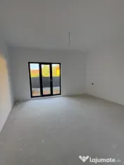 Apartament 3 camere la parter cu grădină de 96 mp și loc 