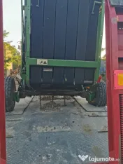 Vand sau schimb, greblatoare,balotiera,cositoare!