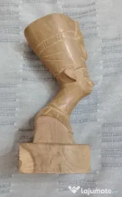 Bust Nefertiti din lemn sculptat 22 cm. cu soclu 