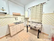 Vilă interbelică | 80 mp utili, curte 250 mp, la 5 min ... 