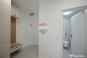 De închiriat apartament cu 2 camere și un loc de parcar...