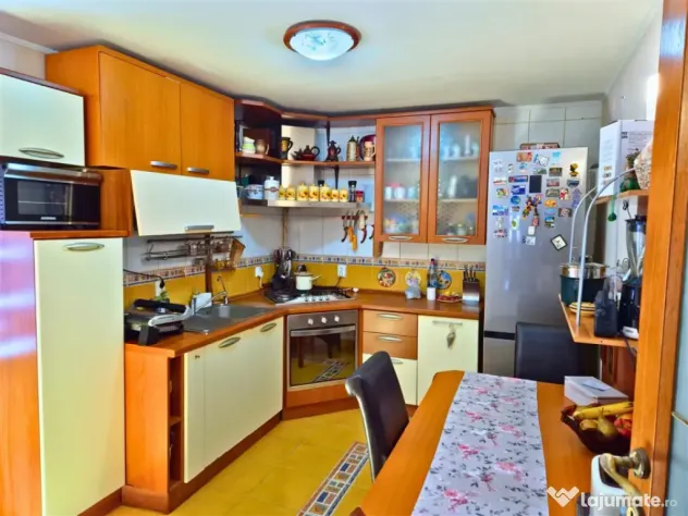 VILA CLASICA DE FAMILIE |TEREN 1137| POZITIE EXCELENTA - NOR - Ramnicu Valcea (Valcea)