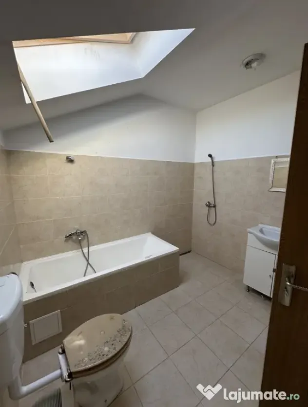 Închiriere Casă Tip Duplex - Sânpetru