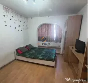 Garsoniera Spatioasa cu Balcon Etaj Intermediar