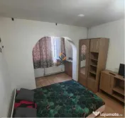 Garsoniera Spatioasa cu Balcon Etaj Intermediar
