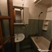 Garsoniera Spatioasa cu Balcon Etaj Intermediar