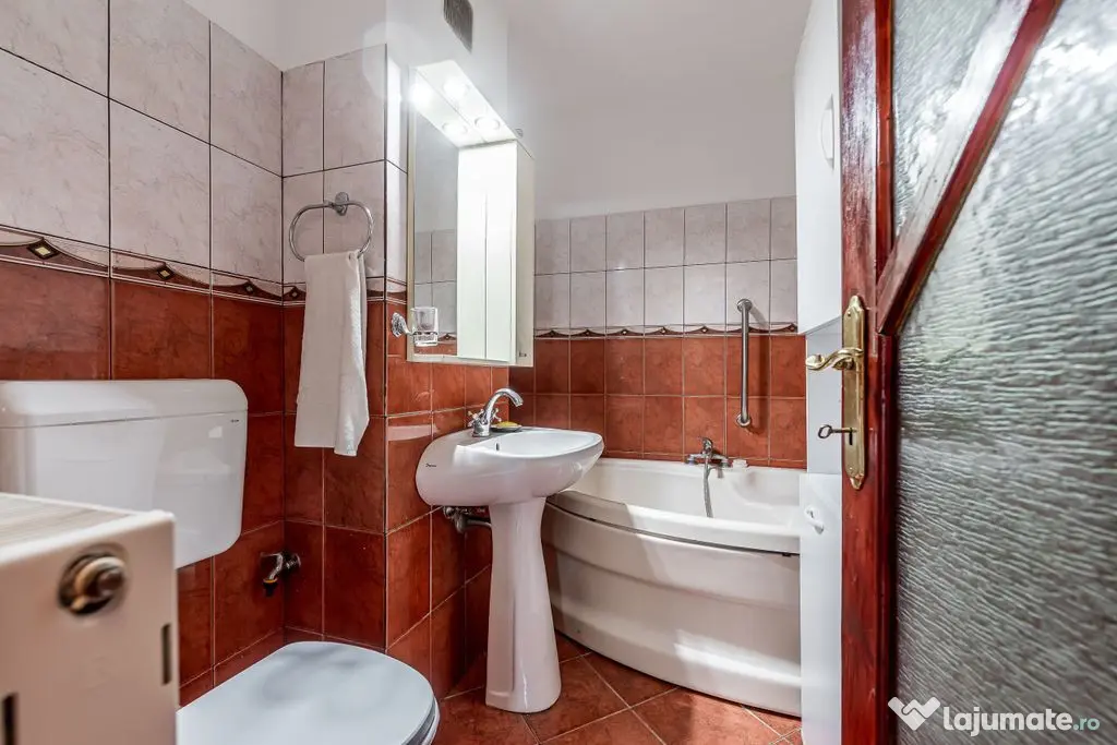 Apartament 4 camere la parter, acces direct din stradă i... - Arad (Arad)
