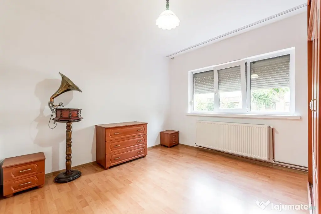 Apartament 4 camere la parter, acces direct din stradă i... - Arad (Arad)