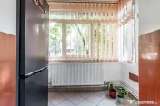 Apartament 4 camere la parter, acces direct din stradă i... 