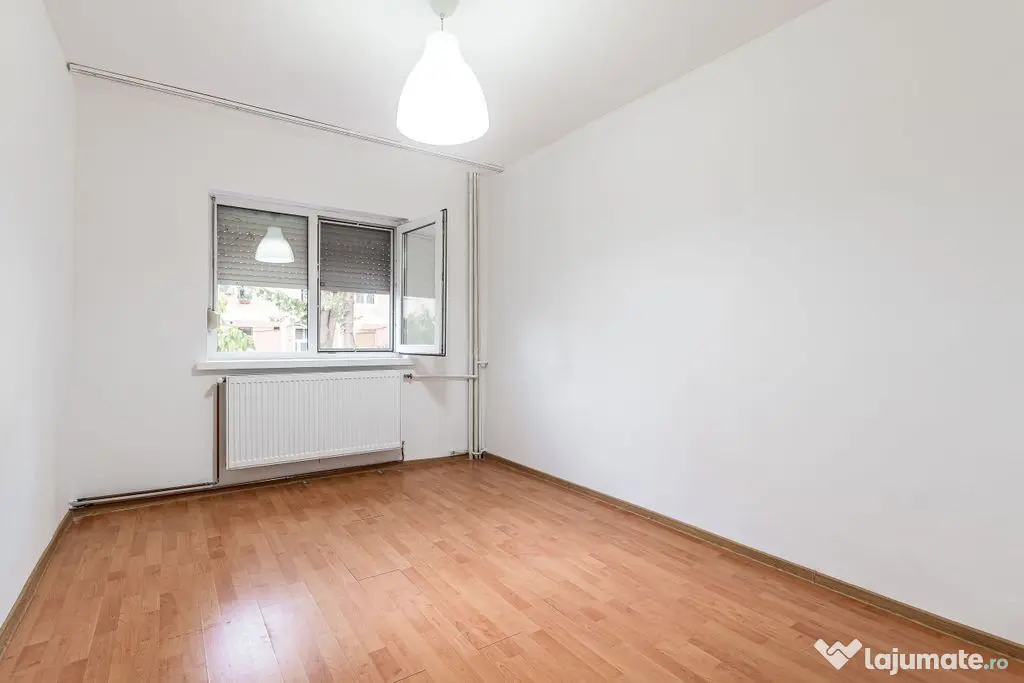 Apartament 4 camere la parter, acces direct din stradă i... - Arad (Arad)