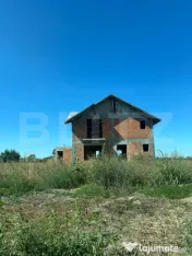 Casa de vanzare la rosu
