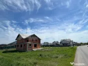 Casa de vanzare la rosu