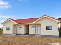 Duplex despartit prin baie - zona excelenta
