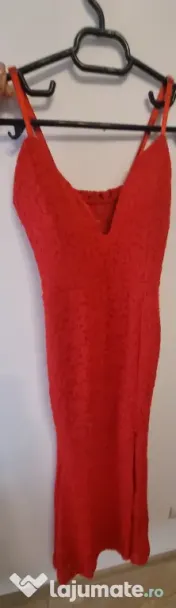 Vând rochii mai multe culori