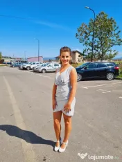 Vând rochii mai multe culori