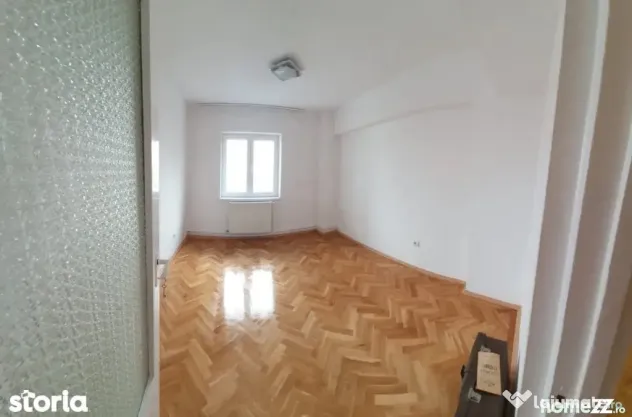 Vand apartament superb Ultracentral cu 4 camere,2 bai,spatios si lumin - Targu Mures (Mures)