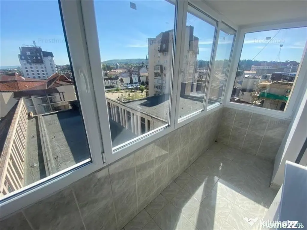 Vand apartament superb Ultracentral cu 4 camere,2 bai,spatios si lumin - Targu Mures (Mures)