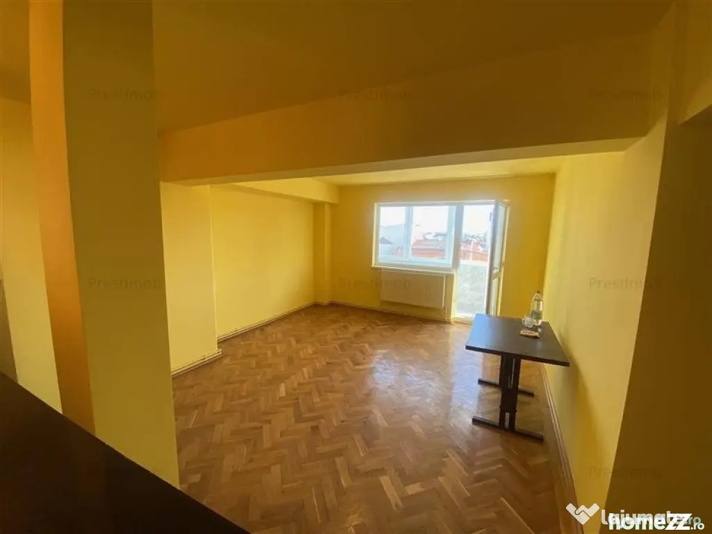 Vand apartament superb Ultracentral cu 4 camere,2 bai,spatios si lumin - Targu Mures (Mures)