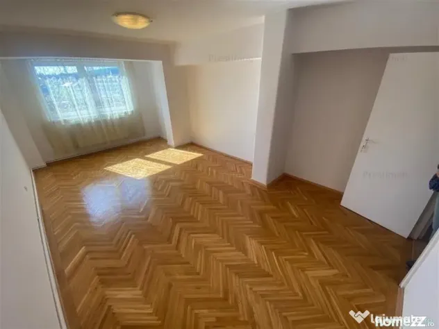 Vand apartament superb Ultracentral cu 4 camere,2 bai,spatios si lumin - Targu Mures (Mures)