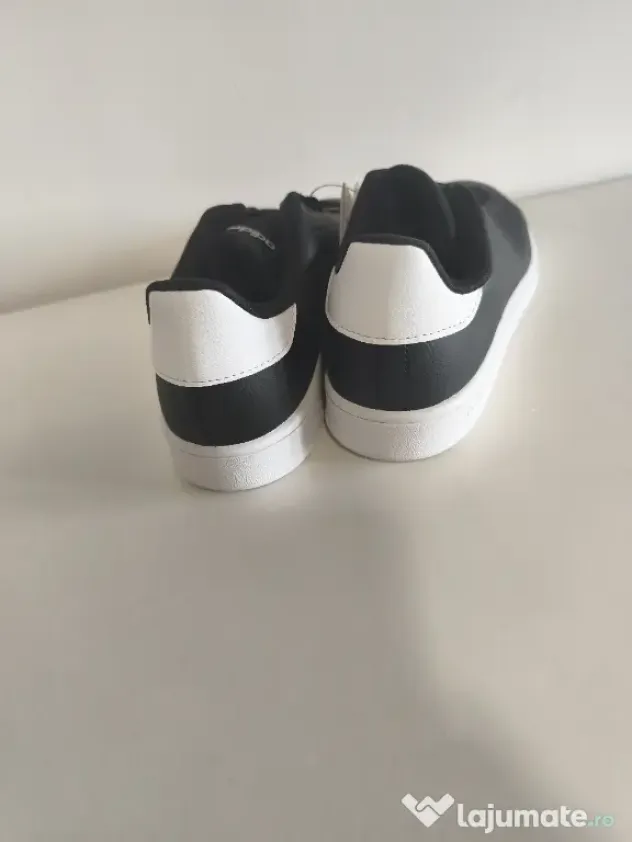 Adidas original model Urban Court