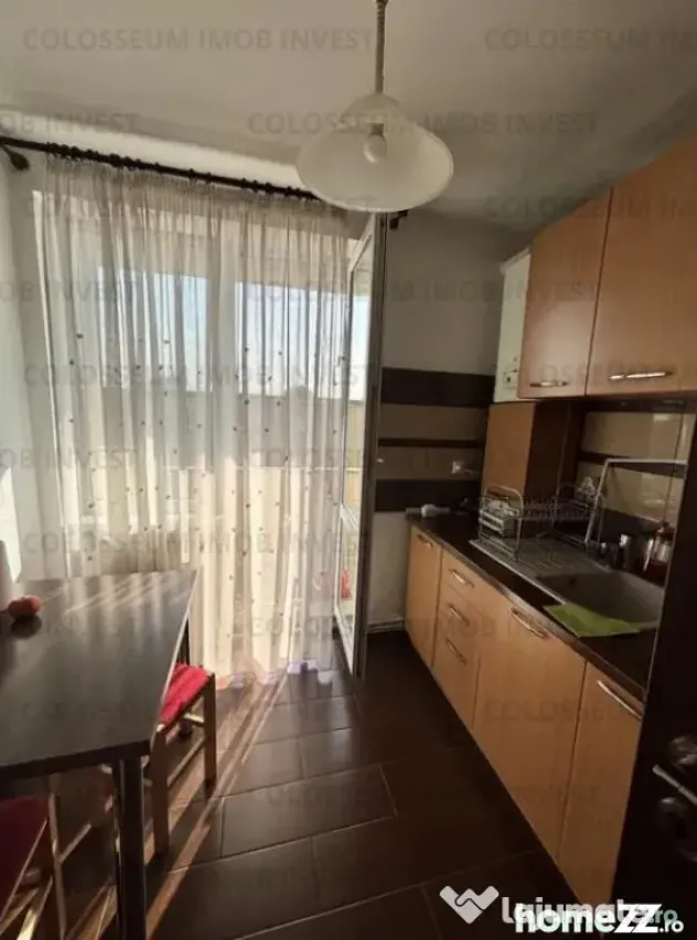 Apartament 3 camere | Semidecomandat | Balcon 8 mp | Zona Tractorul - Brasov (Brasov)
