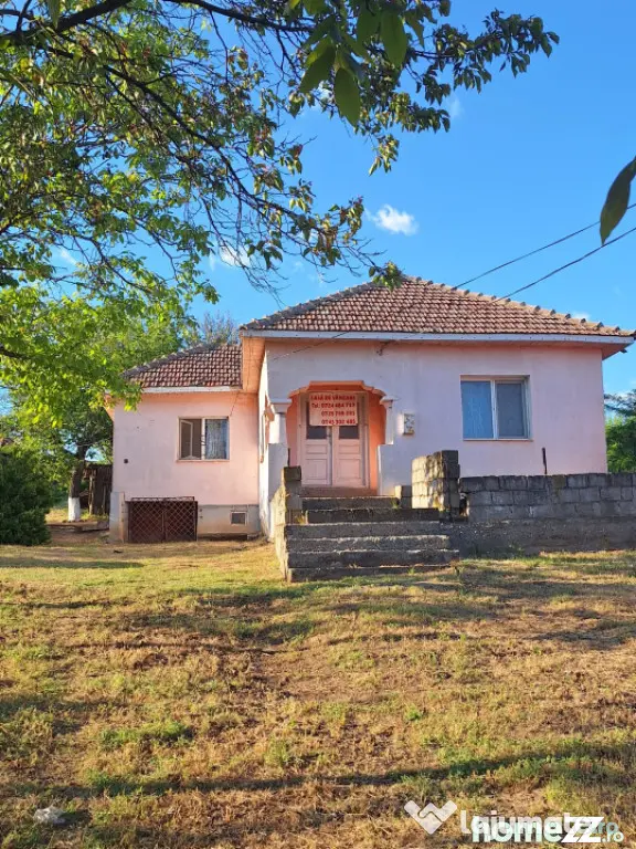 Casa de vanzare cu teren generos de 1.686 mp, Comuna Calaras - Craiova (Dolj)