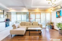 Apartament în Cosmopolis Renovat Modern
