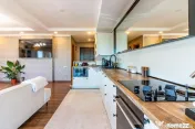 Apartament în Cosmopolis Renovat Modern 
