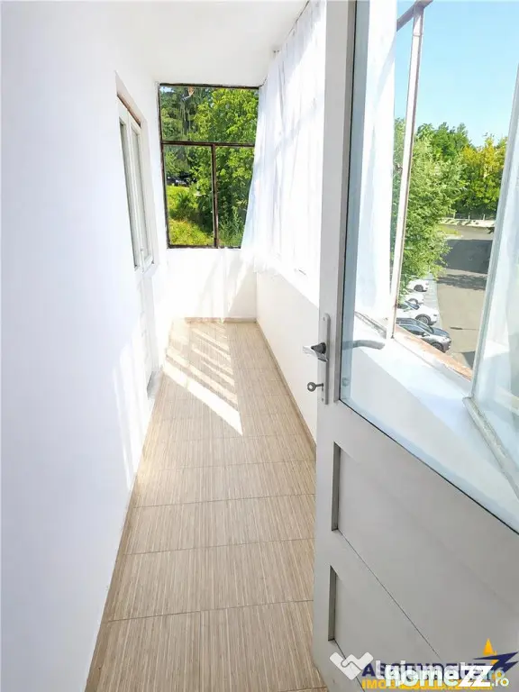 Drumul Poienii .LIvada Postei: 3 camere decomandate,2 balcoa - Brasov (Brasov)