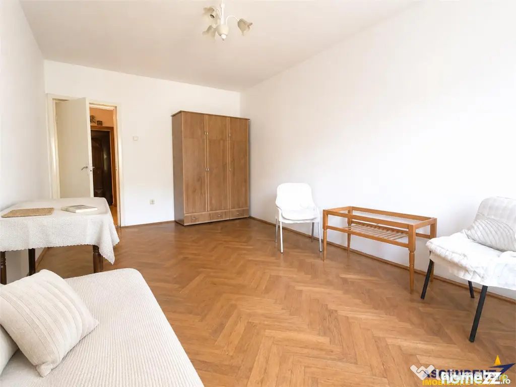 Drumul Poienii .LIvada Postei: 3 camere decomandate,2 balcoa - Brasov (Brasov)