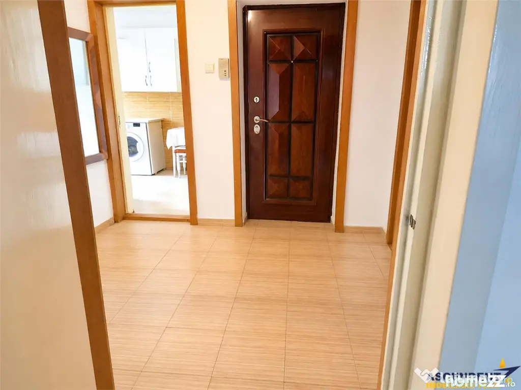 Drumul Poienii .LIvada Postei: 3 camere decomandate,2 balcoa - Brasov (Brasov)