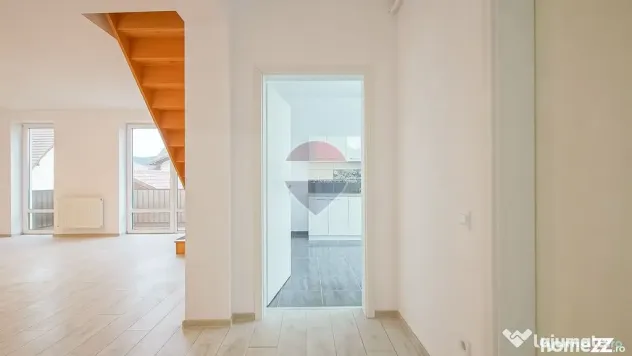 Apartament 4 camere pe două niveluri, 118 mp utili, Cart... - Rasnov (Brasov)
