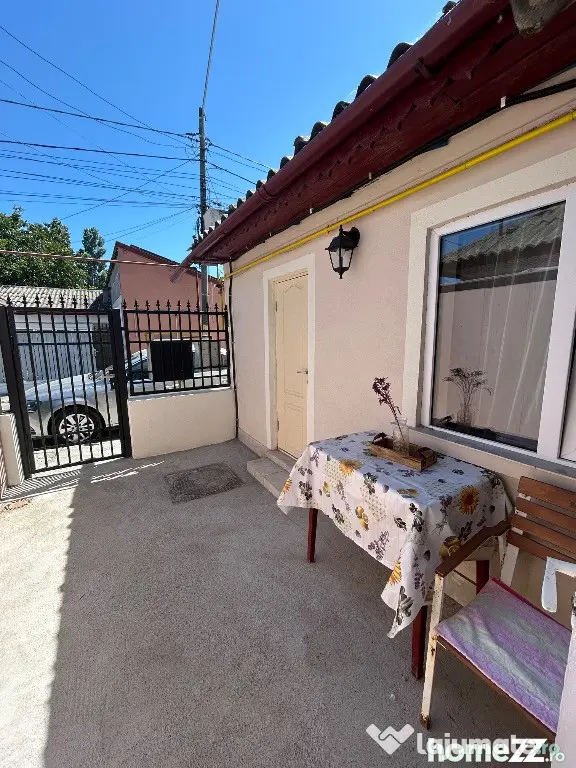 Vând casă cu 3 camere în cartierul Palas, Constanta - Constanta (Constanta)