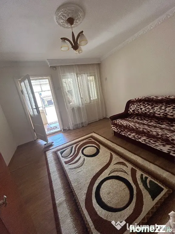 Vând casă cu 3 camere în cartierul Palas, Constanta - Constanta (Constanta)
