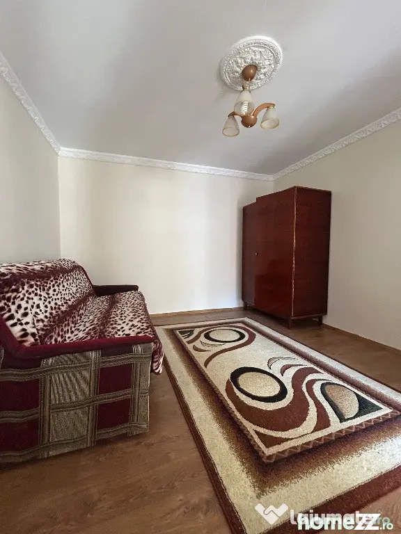 Vând casă cu 3 camere în cartierul Palas, Constanta - Constanta (Constanta)