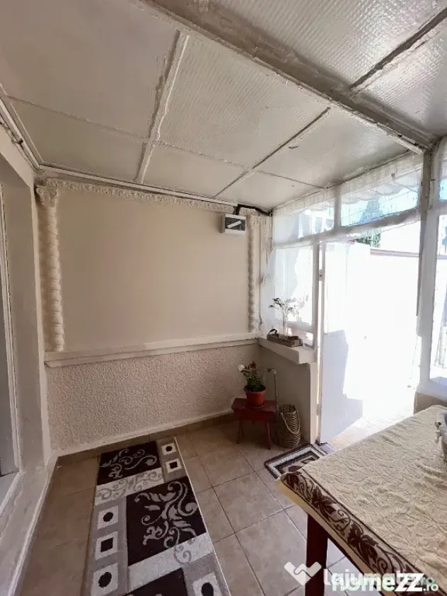 Vând casă cu 3 camere în cartierul Palas, Constanta - Constanta (Constanta)