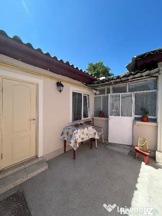 Vând casă cu 3 camere în cartierul Palas, Constanta - Constanta (Constanta)