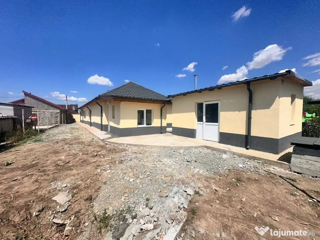 Casă de vânzare Corbu | 2 corpuri independente | Teren 965 mp Ideală investiție - Corbu (Constanta)