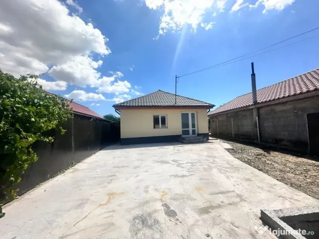 Casă de vânzare Corbu | 2 corpuri independente | Teren 965 mp Ideală investiție - Corbu (Constanta)