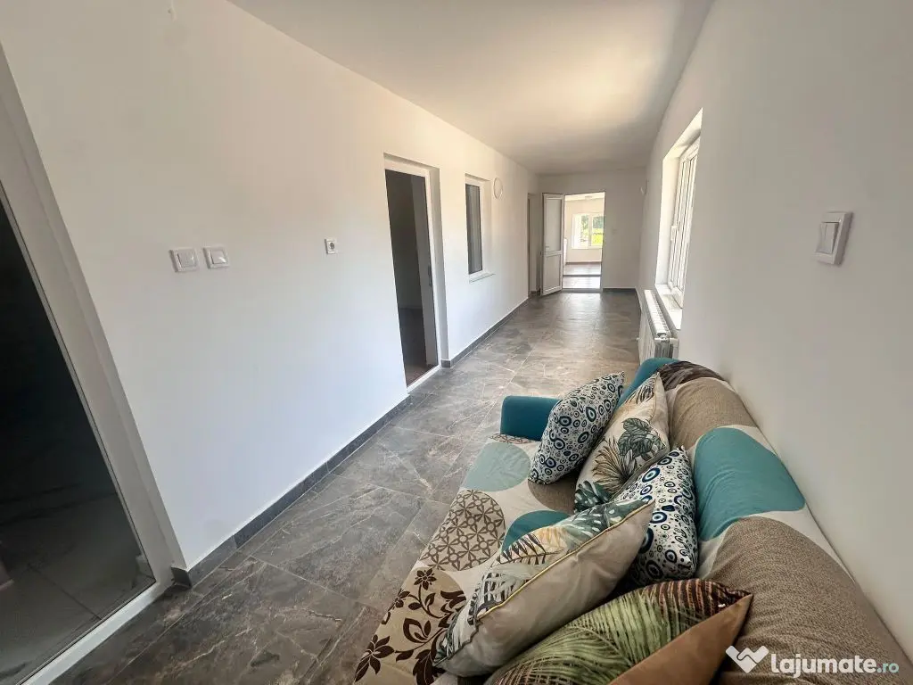 Casă de vânzare Corbu | 2 corpuri independente | Teren 965 mp Ideală investiție - Corbu (Constanta)