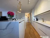 ISHO - Apartament cu 4 camere de lux, 2 bai, 2 balcoane, parcare privata 