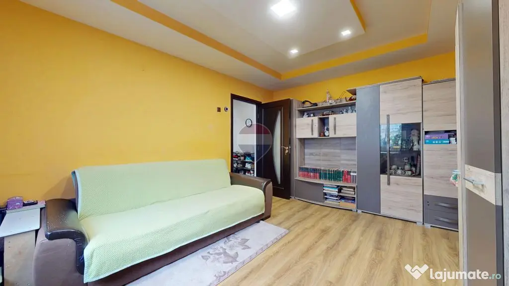 Apartament 3 camere cu potențial | Parcare și beci | Zonă liniștită - Brasov (Brasov)