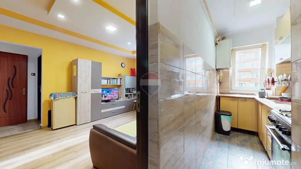 Apartament 3 camere cu potențial | Parcare și beci | Zonă liniștită - Brasov (Brasov)
