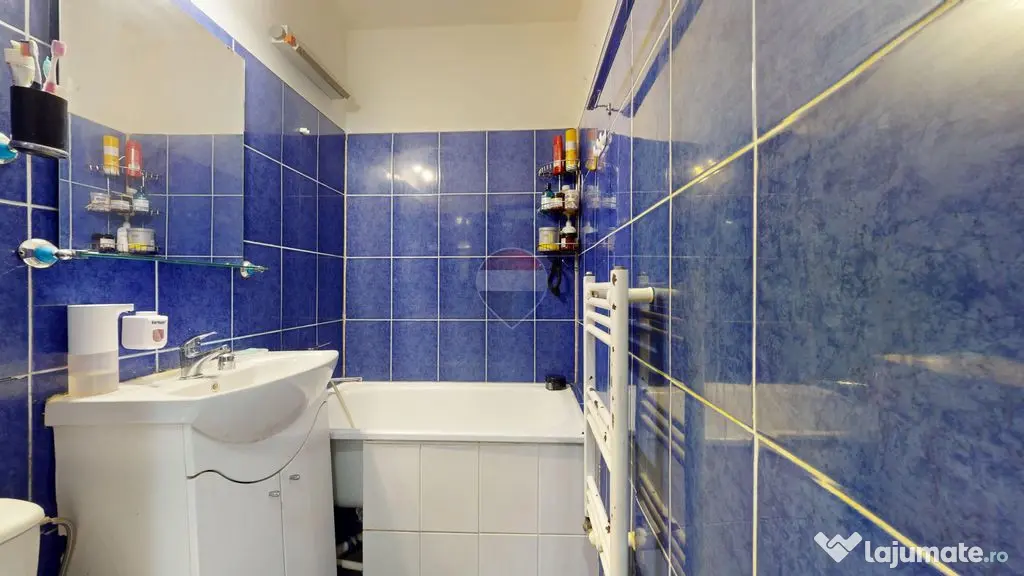 Apartament 3 camere cu potențial | Parcare și beci | Zonă liniștită - Brasov (Brasov)