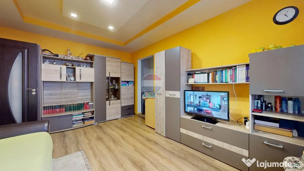 Apartament 3 camere cu potențial | Parcare și beci | Zonă liniștită - Brasov (Brasov)