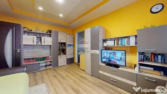 Apartament 3 camere cu potențial | Parcare și beci | Zonă liniștită - Brasov (Brasov)