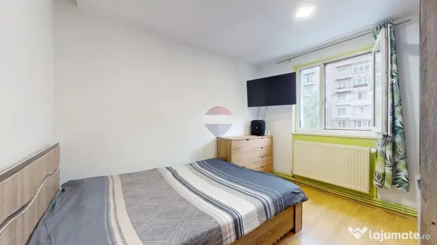 Apartament 3 camere cu potențial | Parcare și beci | Zonă liniștită - Brasov (Brasov)