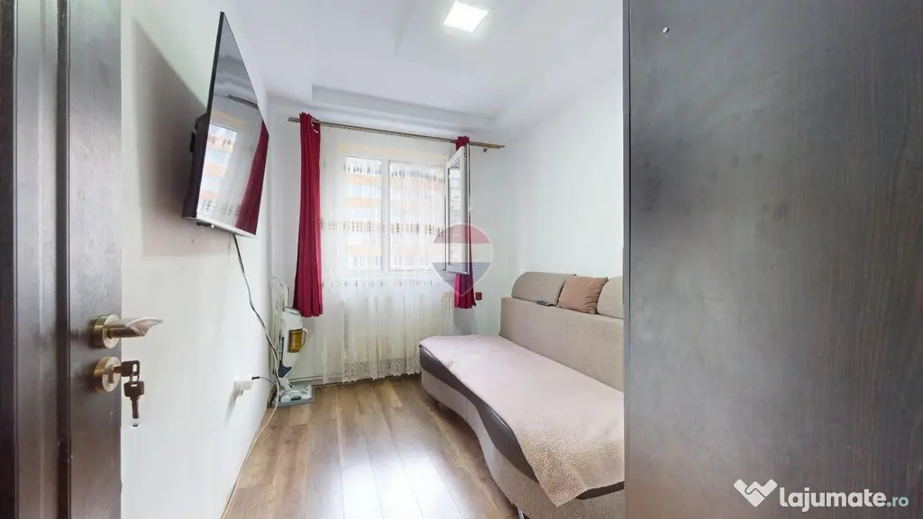 Apartament 3 camere cu potențial | Parcare și beci | Zonă liniștită - Brasov (Brasov)
